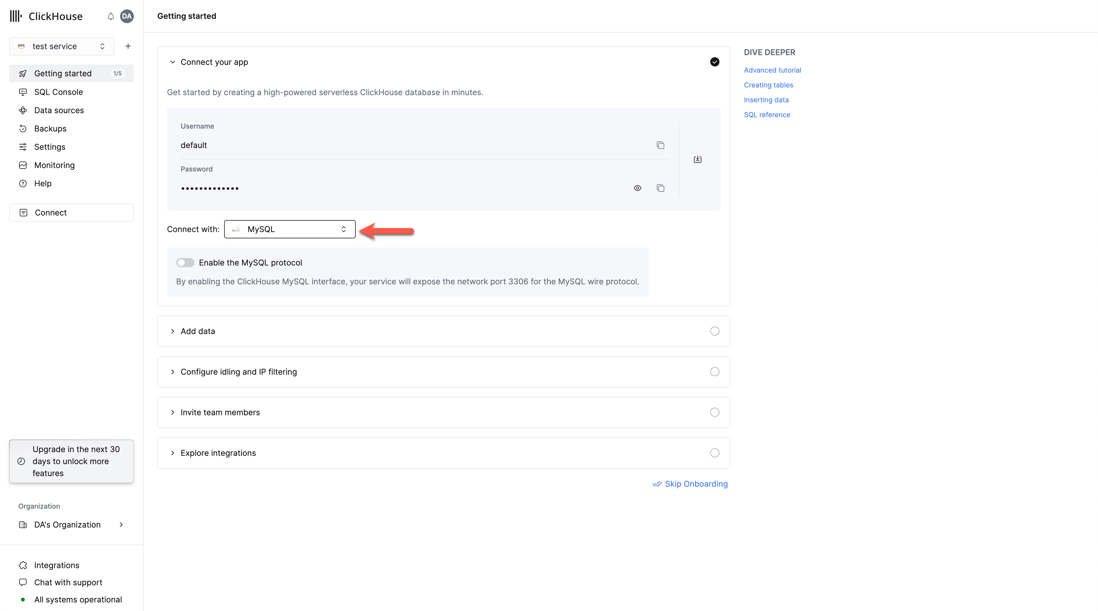 Экран учетных данных ClickHouse Cloud, показывающий выпадающий список выбора интерфейса MySQL